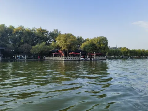 周末坐船游玩西湖9