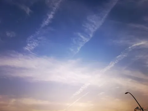 接近黄昏的天空