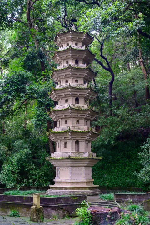 六和塔后山的‌中华古塔博览苑‌11