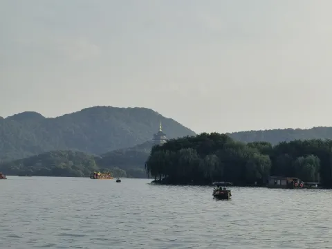 周末坐船游玩西湖10