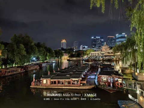 七里山塘外城河的夜景12