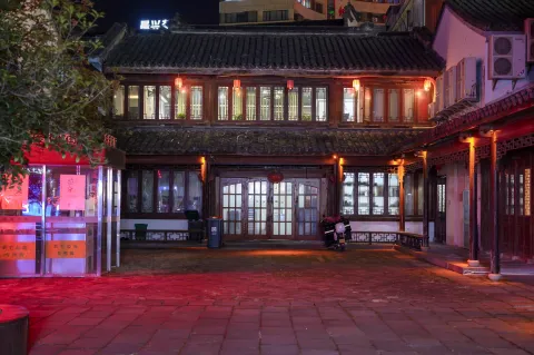 夜晚的衣裳街历史文化街区12