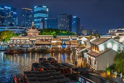 七里山塘外城河的夜景2