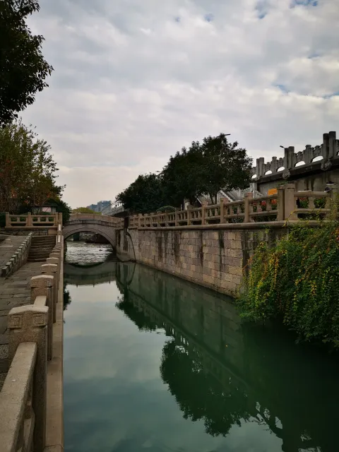 小河道景色