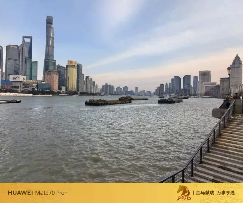 上海外滩与黄浦江两岸的景色9