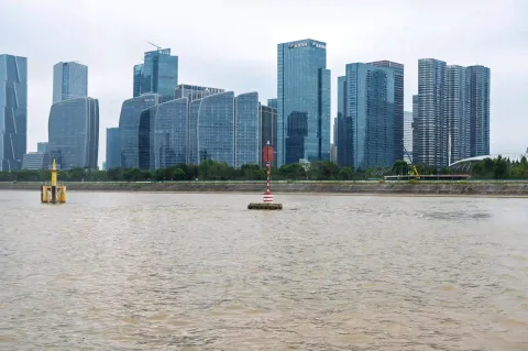 钱塘江过江轮渡上看两岸风景10