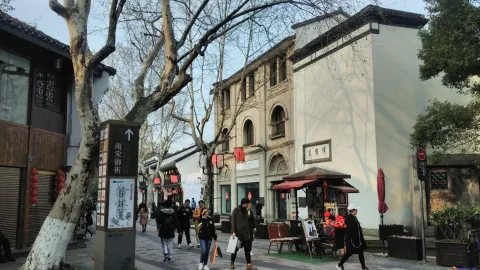 河坊街的游人