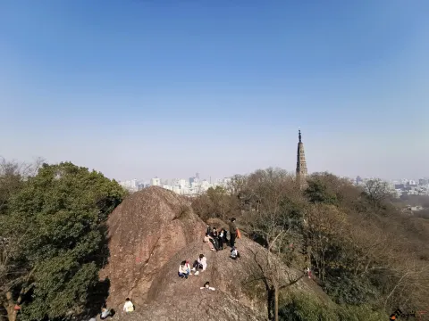 宝石山顶，远眺西湖