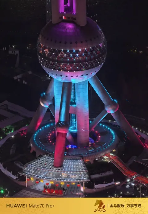 俯瞰夜晚黄浦江与外滩9