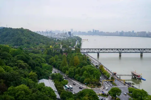 六和塔上远眺钱塘江景色12