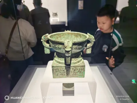 博物馆内展览的青铜器13