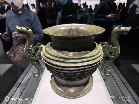 博物馆内展览的青铜器18