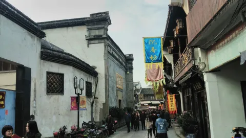 河坊街的游人