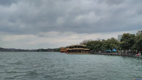 西湖，坐船游湖