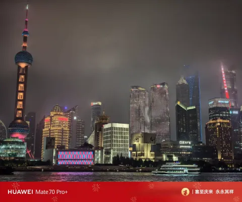 黄浦江两岸的夜景13
