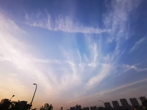 接近黄昏的天空