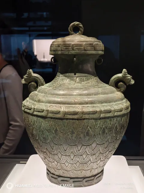 博物馆内展览的青铜器16