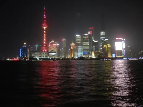 夜晚，黄浦江的景色