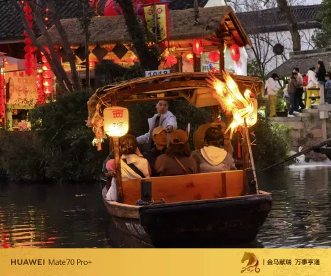 夜色中坐摇橹船赏灯1