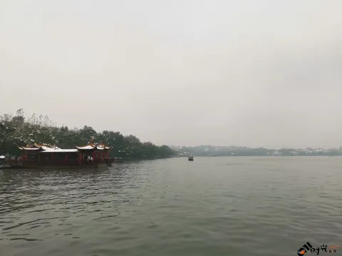 下雪后的西湖景色