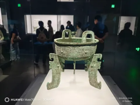 博物馆内展览的青铜器11