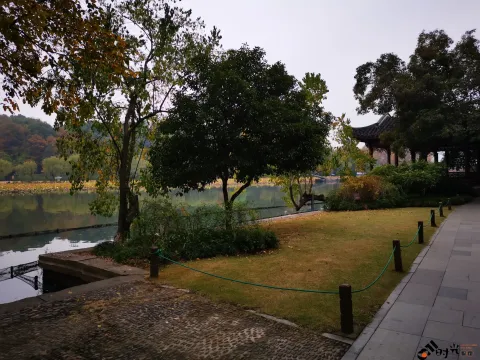 西湖，北山街南侧的景色