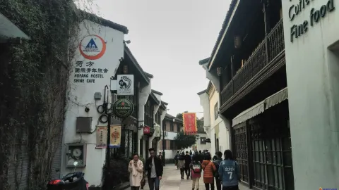 河坊街的游人