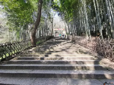 宝石山
