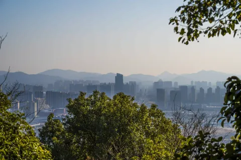 仁皇山上远眺湖城5