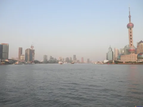 一览黄浦江面风光