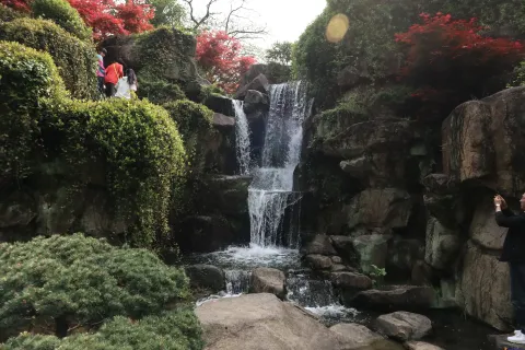 瀑布流水