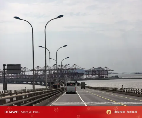 乘车过东海大桥出发嵊泗游玩1