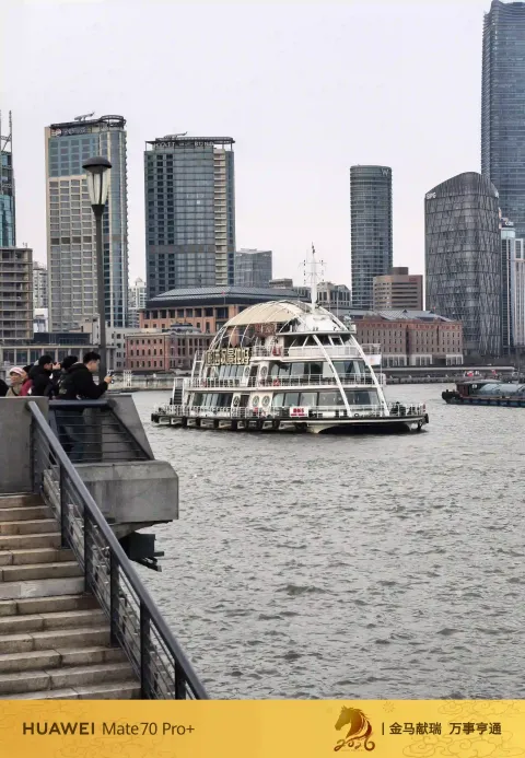 上海外滩与黄浦江两岸的景色14