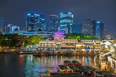 七里山塘外城河的夜景1