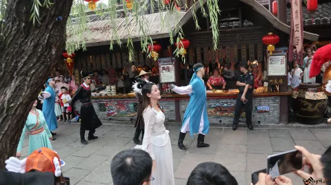 宋城街头表演