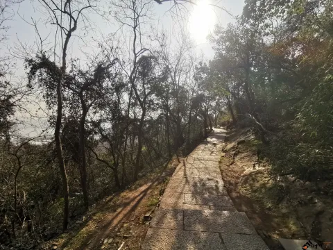 宝石山