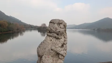 湘湖，桥上的石雕