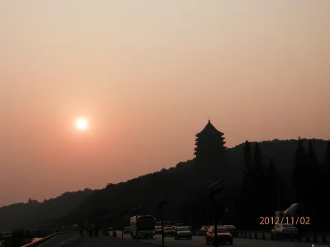 夕阳下的六和塔