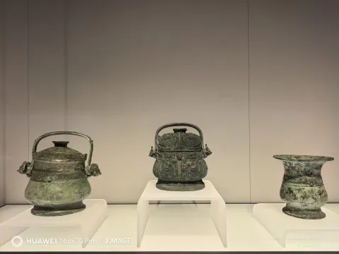 博物馆内展览的青铜器19
