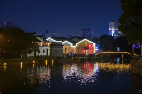 夜晚的衣裳街历史文化街区8