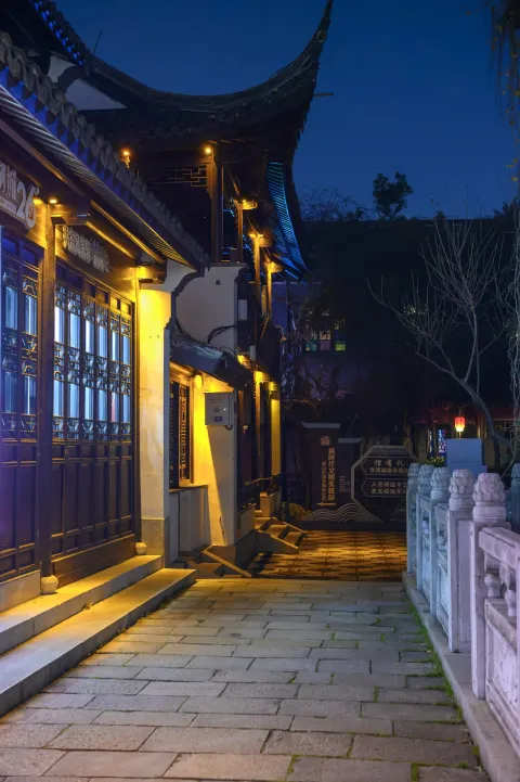 夜晚的衣裳街历史文化街区10