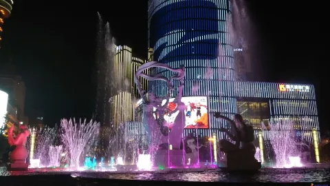 武林广场，八少女音乐喷泉
