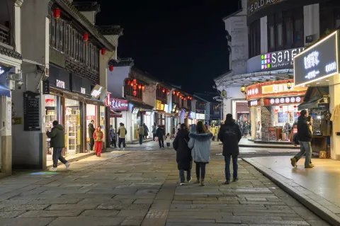 夜晚的衣裳街历史文化街区1