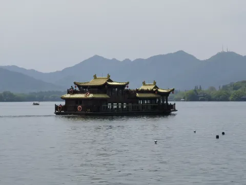 西湖上的游船3