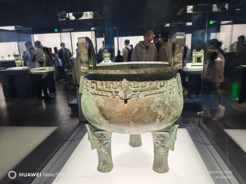 博物馆内展览的青铜器10