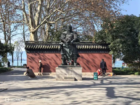钱王塑像