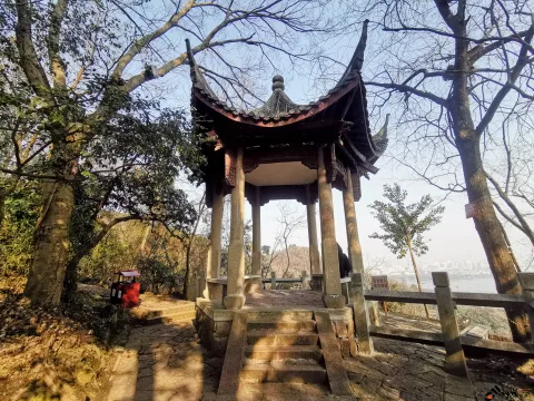 宝石山