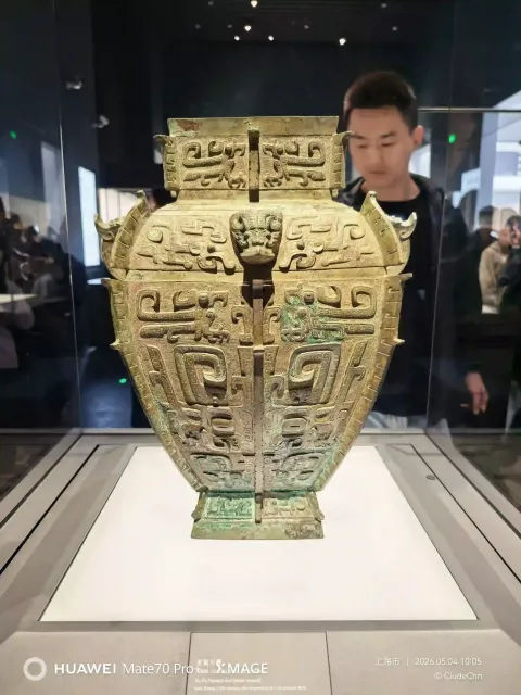博物馆内展览的青铜器6