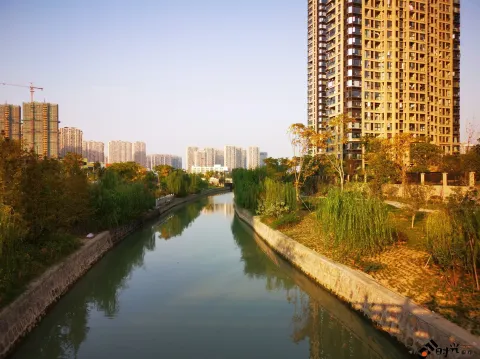 阳光明媚的午后景色