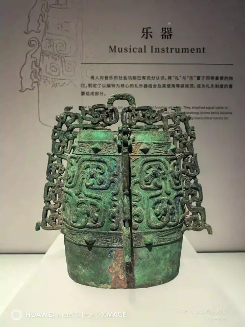 博物馆内展览的青铜器23